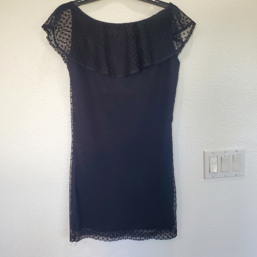 Chic Black Lace‎ Dress – Elegant and Flattering with Polka Dot Texture"